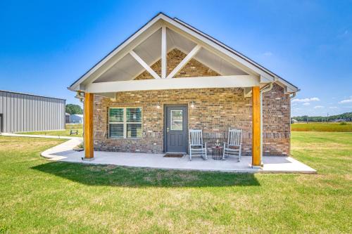 Kingston House | 1 Mi to Lake Texoma Family Retreat with Yard