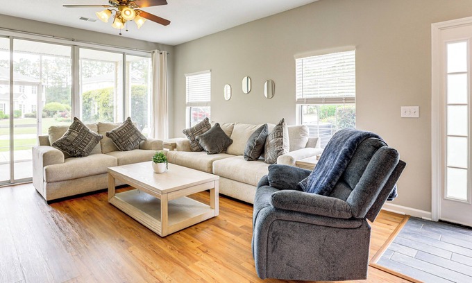 Red Hill Condo | < 1 Mi to Legends Golf Resort: Condo w/Pool!