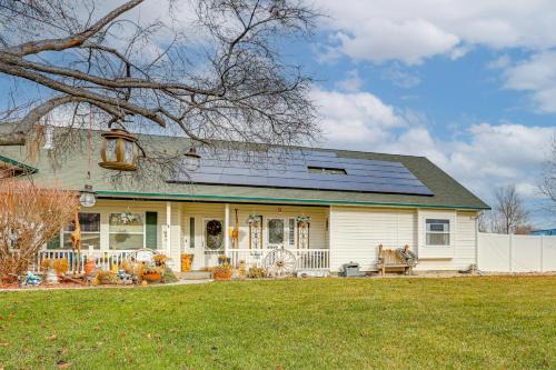 Meridian Apartment | 1 Mi to Old Town CBs Hidden Haven with Farm