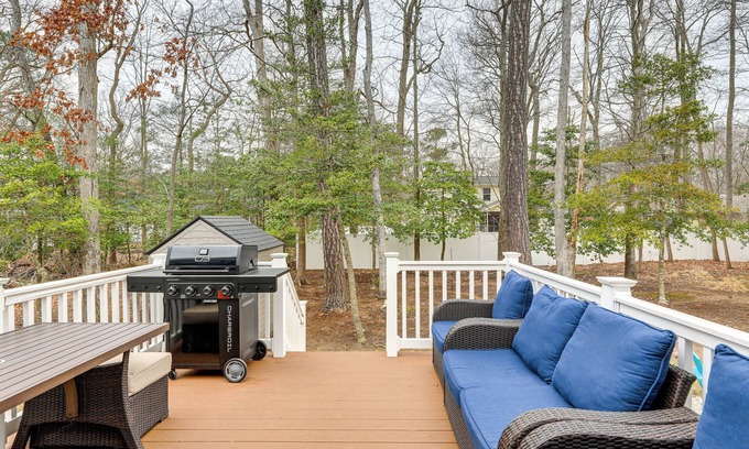 West Ocean City House | 1 Mi to Outlets Ocean City: Home w/Large Yard!