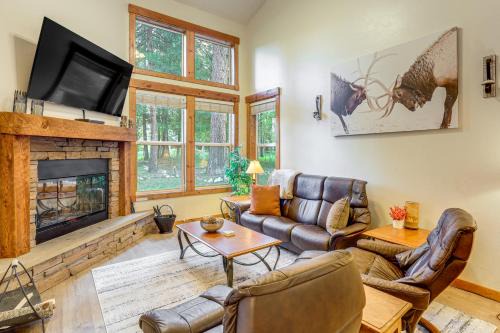 McCall Apartment | 1 Mi to Ponderosa State Park Condo with Pool Access