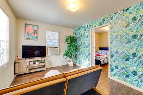 Miami House | 1 Mi to Town Colorful and Cozy Home in Miami!