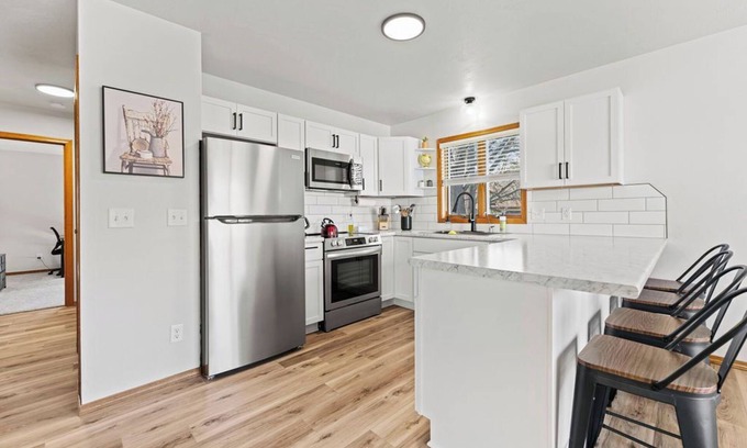 Oshkosh Apartment | 1 Mile From EAA