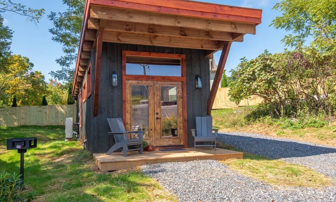 West Jefferson Cabin | 1 Mile to Downtown West Jefferson Camping Cabin #4