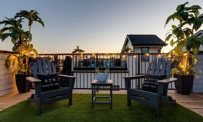 Buena Vista House | 1 Mile to Downtown 4BR w/Rooftop