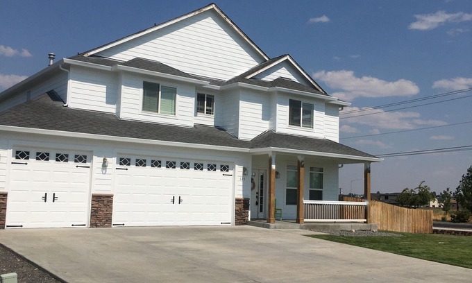 Moses Lake House | 1 Min to Boat launch, world class SandDunes, sandybeaches, Surf'n'Slidewaterpark