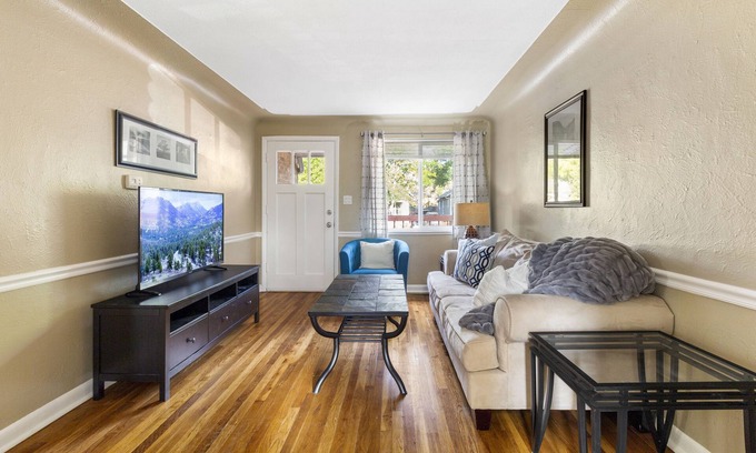 Englewood Apartment | 1 Month: Walk to Fun, Fiber Internet, 2 Bed 1 Bath Apartment