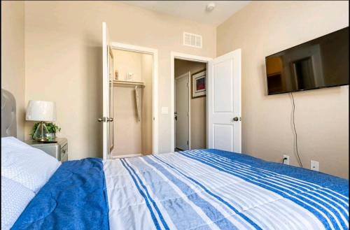 North Las Vegas House | 1 North Vegas Airport Pick Up Private Bathroom