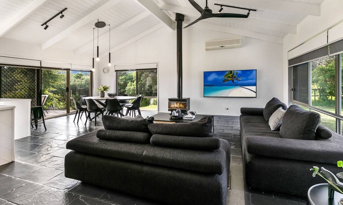 St. Andrews Beach House | 1 Oak - Rye Back Beach Accommodation