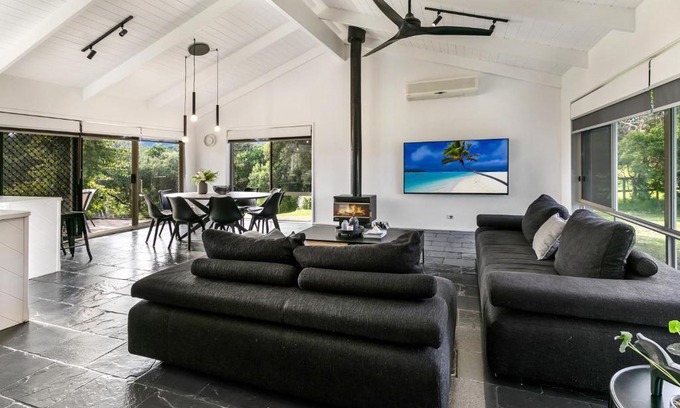St. Andrews Beach House | 1 Oak - Rye Back Beach Accommodation