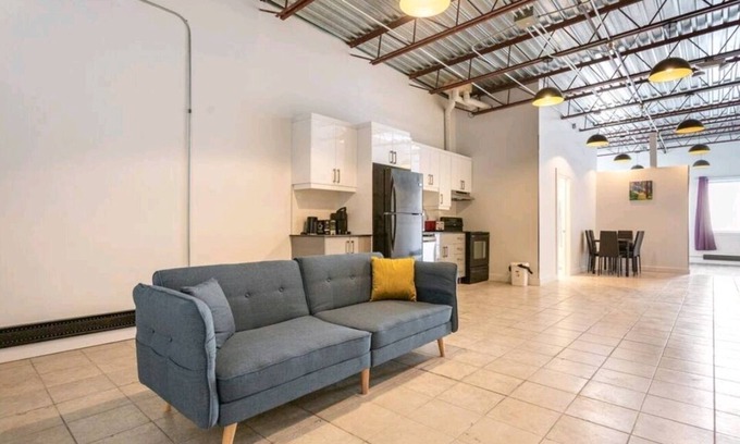 Villeray Apartment | #1⭐PLAZA ST-HUBERT⭐️METRO JEAN-TALON⭐️JARRY PARK