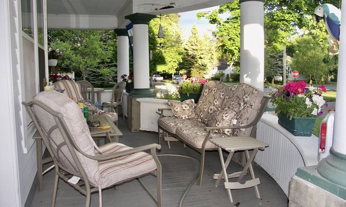 Cheboygan Apartment | 1 Queen Bed, Full Bath, weekly vacation rental in small quaint town. Sat to Sat