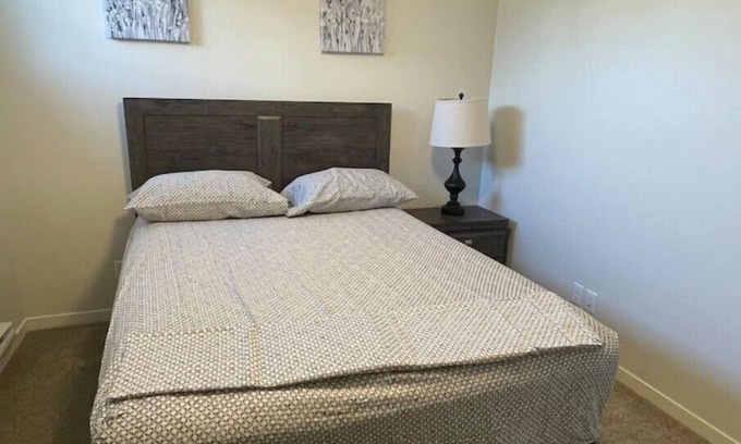 Southeast Calgary Apartment | 1 Queen BR Condo @ Seton, 3 mins to South Health campusn