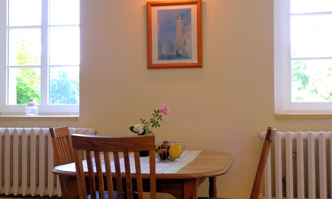 Boldekow Apartment | 1-room holiday apartment 35 m� Tiefpaterre - Castle Zinzow