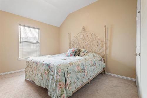 Far North Dallas House | 1 Room with Cozy Bed