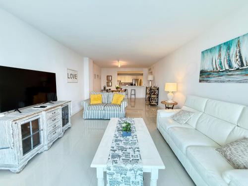 Sunny Isles Beach Apartment | 1 SPRING PROMO - Sunny Isles Seaview Condo, Walk to Beach, Amazing Amenities