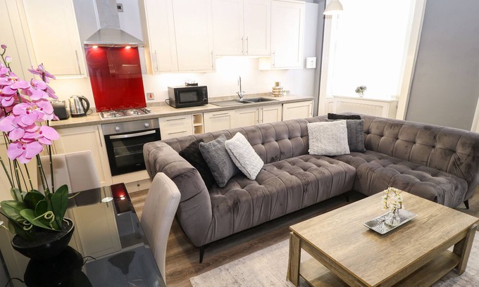 Wakefield Apartment | 1 ST. JOHNS NORTH APARTMENTS, romantic, with a garden in Wakefield