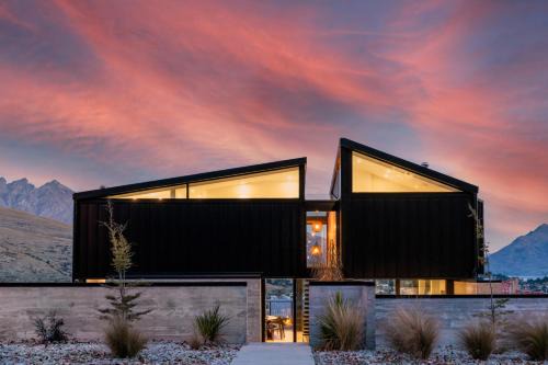 Queenstown Villa | 1 St Marks by Staysouth