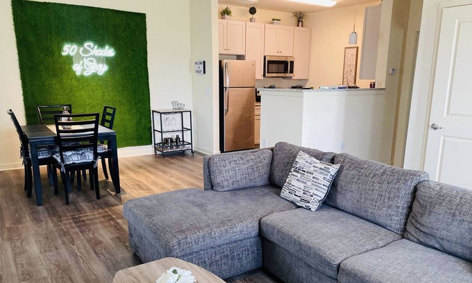Fort Worth Apartment | 1 story entire apartment with private garage! Close to Downtown Fort Worth!