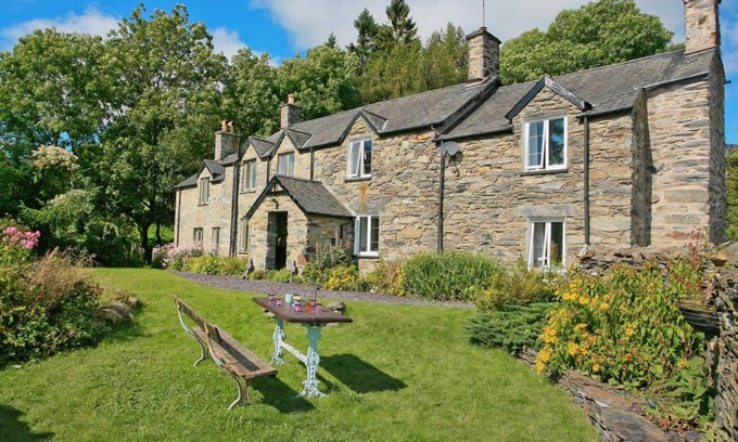 Dolwyddelan House | 1 Tan-y-castell