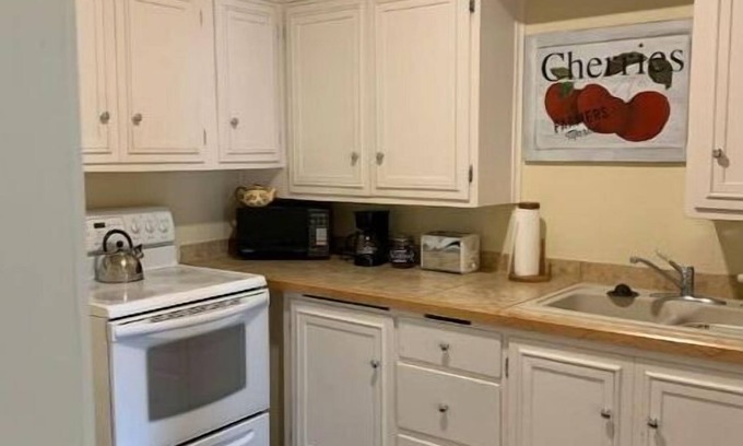 Sturgeon Bay Apartment | #1 Walk to restaurants, shops, museums and beach