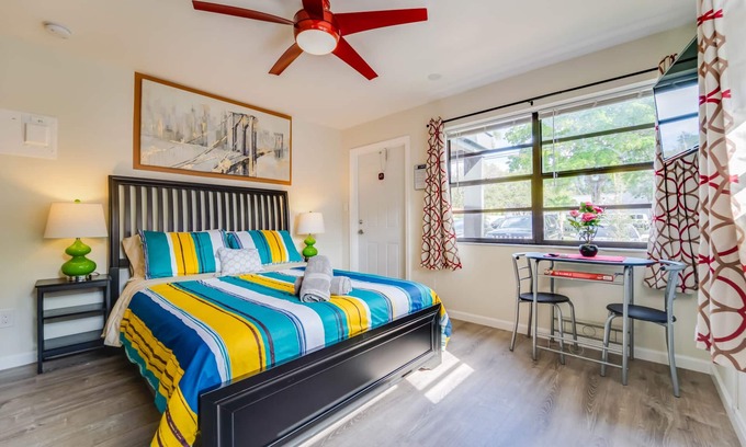 Middle River Terrace Apartment | 🏳️🌈 #1 Walk to Wilton Drive