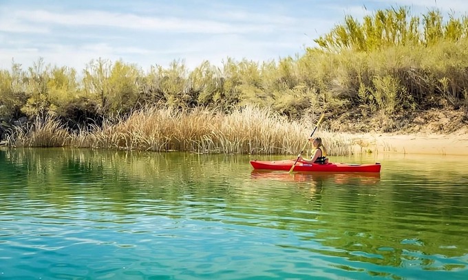 Laughlin Hotel | 1 x Sedona River View Queen Non Smoking Room at Edgewater Casino Resort