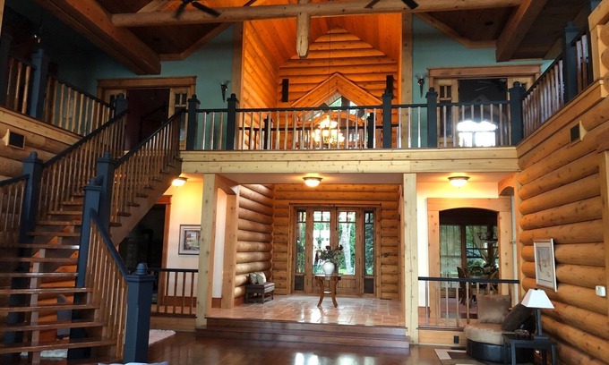 Suamico House | 10,000 sq ft Log Home on the Bay of Green Bay - only 15 minutes to Lambeau Field