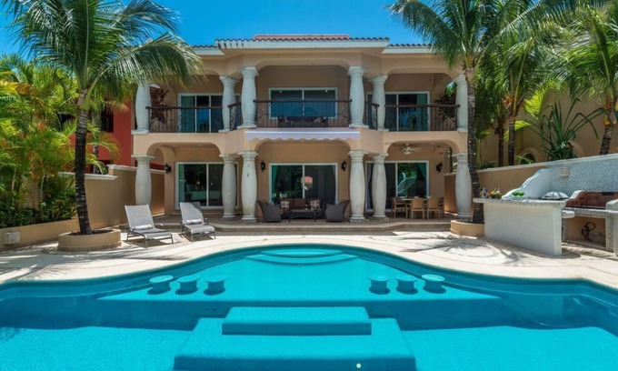 Puerto Aventuras Villa | 10 bedrooms, 2 luxury Villas Combined To Make The Perfect Home For Your Holiday