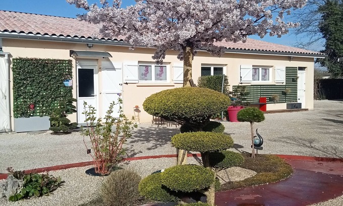 Saint-Medard-de-Guizieres House | 10 minutes from St Emilion! A break somewhere in the garden of maple and niwakin