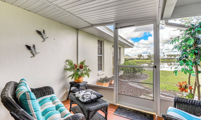 Plantation House | < 10 Mi to Dtwn Venice & Beach: Lake-View Home!