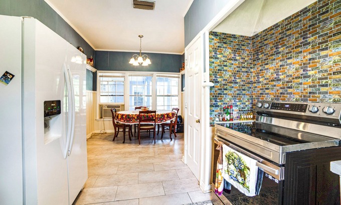 Flint Cottage | 10 Mi to Lake Palestine: Short Distance to Tyler!
