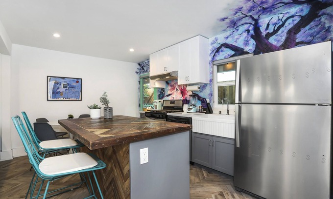 Park Mesa Heights Apartment | 10 mins from So Fi Stadium, Wi-Fi, bbq area, patios, Safety, views, parking