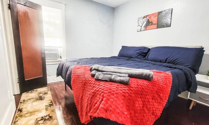 Cheektowaga Apartment | 10 Mins to Airport Apt w/King Beds