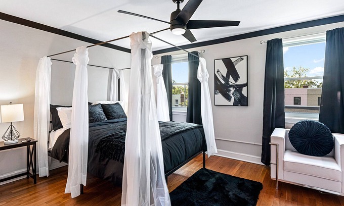 Potomac West House | 10 Mins to Downtown DC| 5 Min from Reagan Airport| Free Parking On Site| Self Check In|