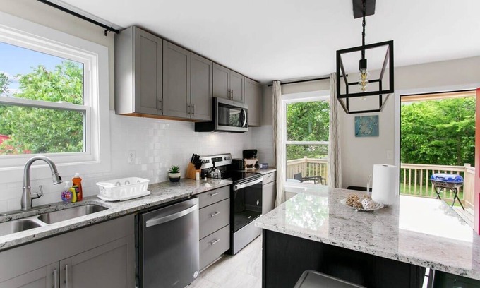 Birmingham House | 10 Mins to Downtown! Modern in Magic City- Unit A