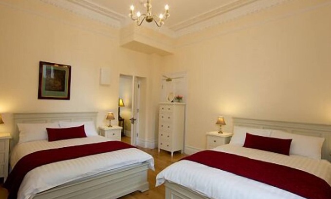 Dublin Apartment | 10 minute walk to Dublin Zoo and Phoenix Park