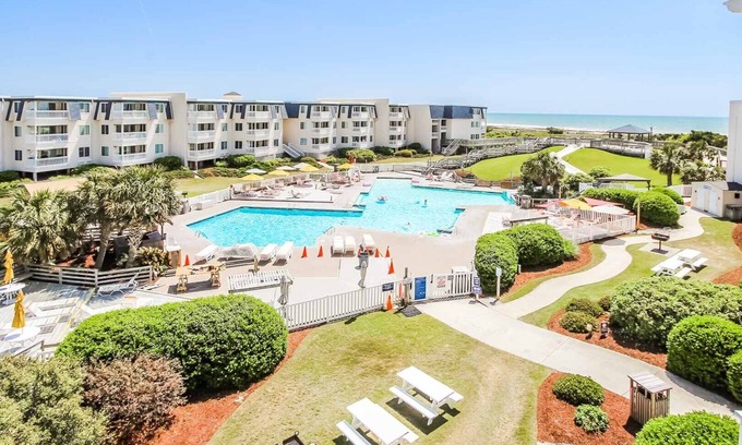 Morehead City Condo | 10% OFF 2025 - First Floor Easy Beach access - Ocean Front Resortn2 Bed 2 Bath