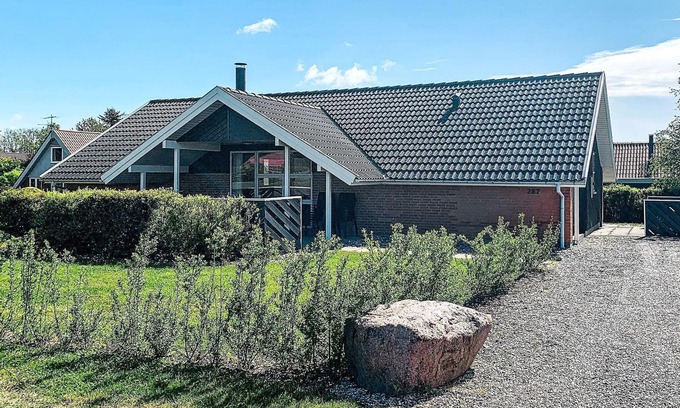 Pøt Strandby House | 10 person holiday home in Juelsminde