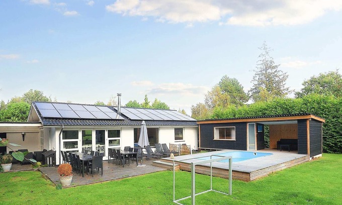 Bøtø By House | 10 person holiday home in Væggerløse