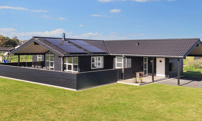 Nr. Lyngby House | 10 person holiday home in Løkken