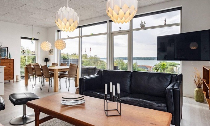 Sallingsund House | 10 person holiday home in Roslev