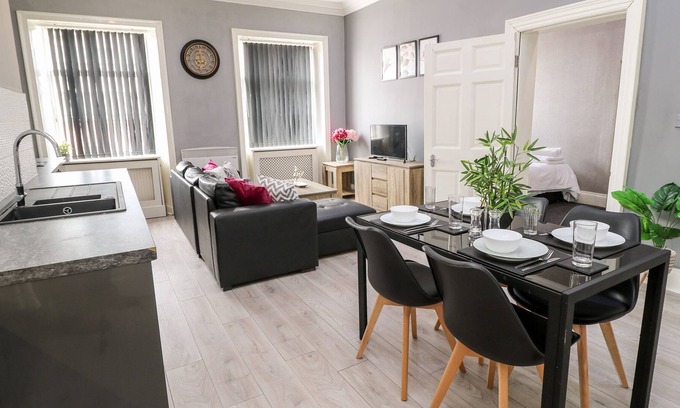 Wakefield Apartment | 10, ST JOHN'S NORTH APARTMENTS, romantic, with a garden in Wakefield