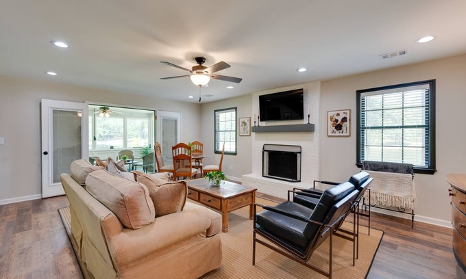 Fort Valley House | 100-Acre Fort Valley Rental w/ Private Lake!