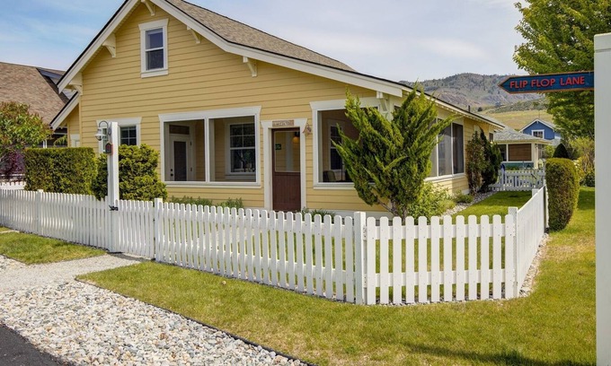 Oroville House | 100 Flip Flop Lane (Country)