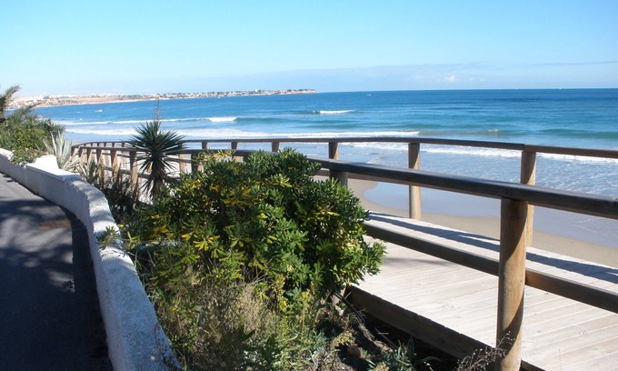 Mil Palmeras House | 100 m from the sea, BBQ, WiFi and TV Satellite