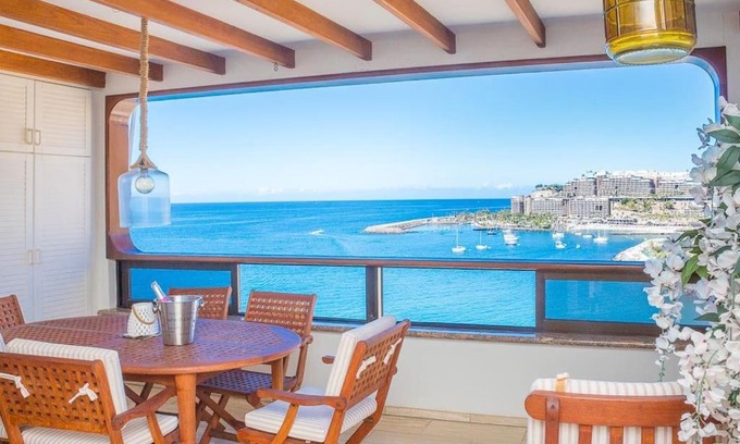 Patalavaca Apartment | 100 m2 Penthouse on the beach.