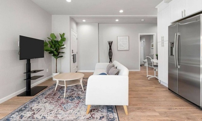 West Oakland House | 1002 Adeline St. Oakland 2BR City Nest 13mins Walk to BART
