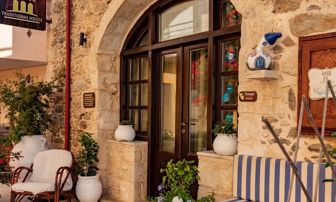 Panormos Apartment | 100m. away from the beach with large, impressive verandas and a majestic garden