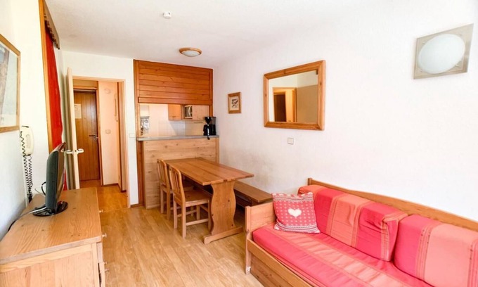 Tignes Apartment | 100m from resort center, 4th floor, balcony, tv, ski locker, 36m², Tignes